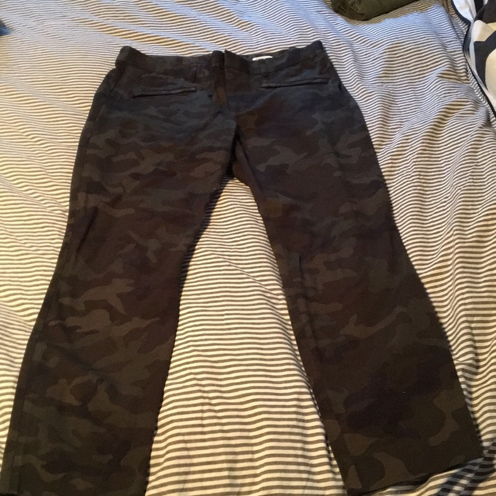 Women’s Gap Camo pants sz 10R